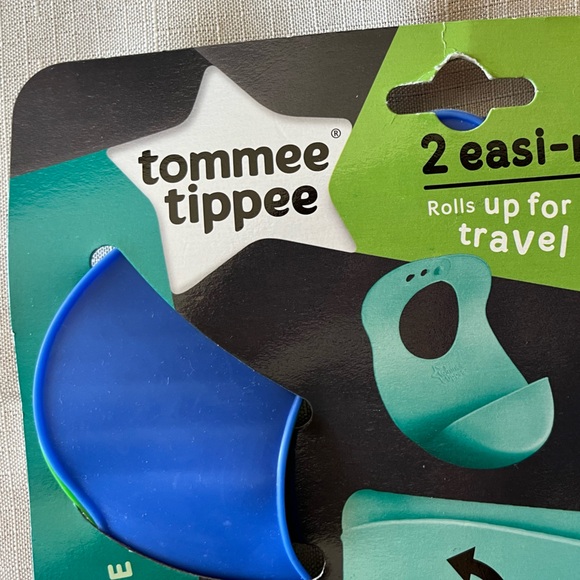 Tommee Tippee pack of 2 easily-roll silicone bibs. Easy wipe clean. BPA free.NEW - Picture 5 of 9